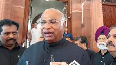 26 पक्ष, कर्नाटकात खलबतं, इंडिया आघाडीचं देशात नेतृत्व कोण करणार? खर्गे म्हणाले....