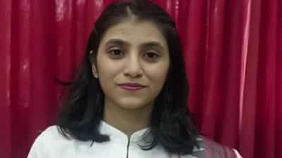 दोनदा यशाने हुलकावणी दिली, ती खचली नाही ना थांबली नाही… यंदा यूपीएससीत राज्यात पहिली… डॉ. कश्मिरा संखे