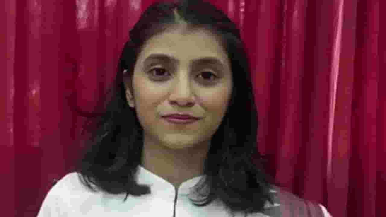 दोनदा यशाने हुलकावणी दिली, ती खचली नाही ना थांबली नाही... यंदा यूपीएससीत राज्यात पहिली... डॉ. कश्मिरा संखे दोनदा यशाने हुलकावणी दिली, ती खचली नाही ना थांबली नाही... यंदा यूपीएससीत राज्यात पहिली... डॉ. कश्मिरा संखे