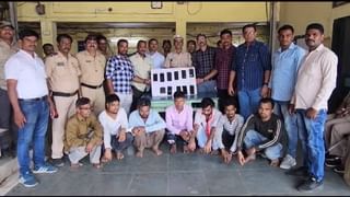 चालत्या गाडीवर अंघोळ करणाऱ्या रील्स स्टारचा माफीनामा, पोलिसांसोबत बनवला माफी मागतानाचा व्हिडिओ