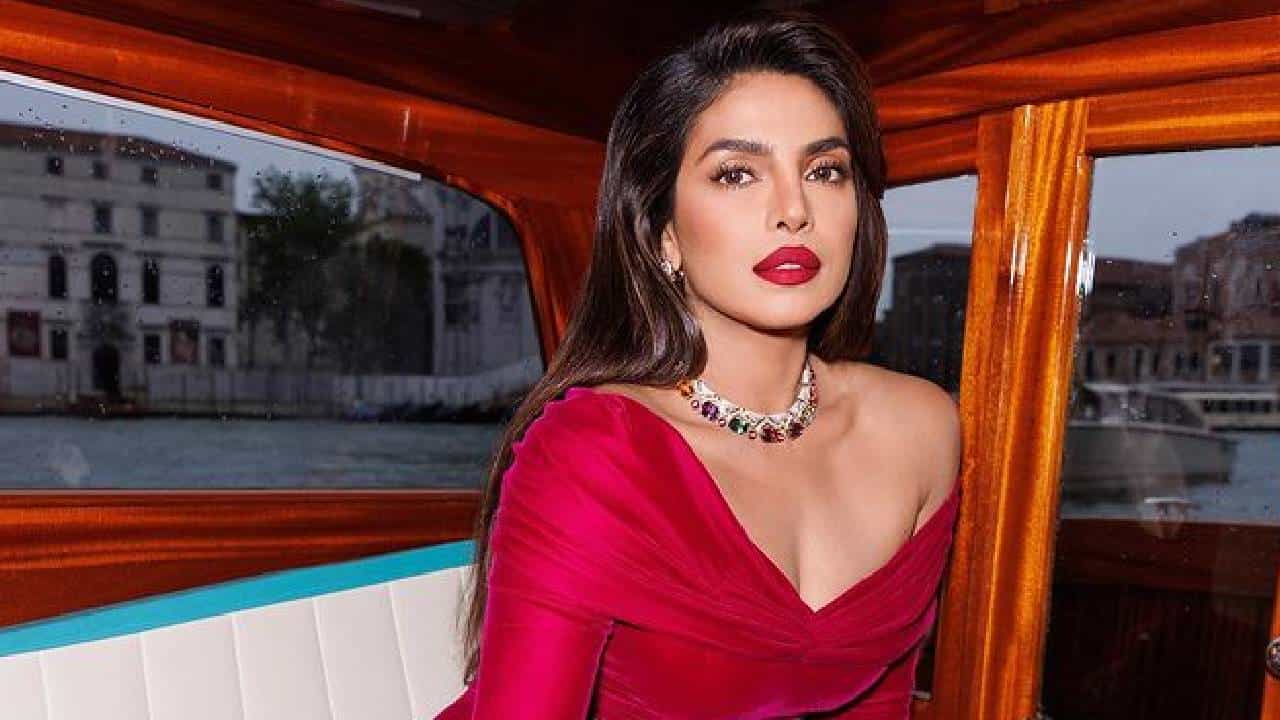 Priyanka Chopra | मला प्रियांकाची अंडरवेअर.., दिग्दर्शकाच्या मागणीनंतर देसी गर्लने जे केलं..