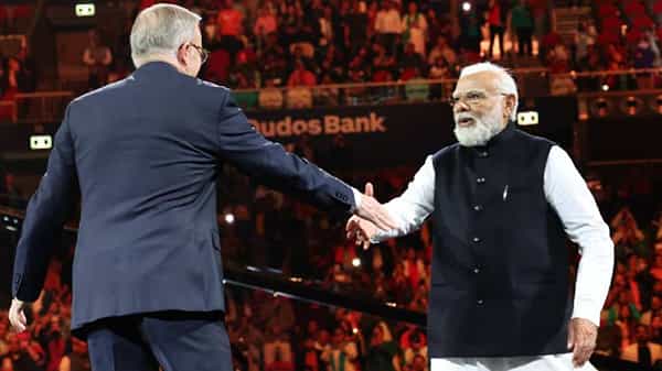 पंतप्रधान नरेंद्र मोदी सध्या तीन दिवसांच्या ऑस्ट्रेलिया दौऱ्यावर आहेत. यावेळी त्यांनी ऑस्ट्रेलियाचे पंतप्रधान अँथनी अल्बानीज यांची भेट घेतली.