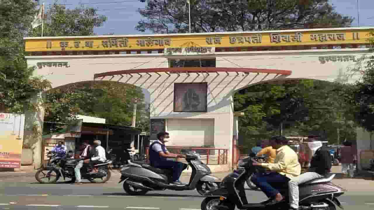 मालेगाव बाजार समितीत 'हमाली'च्या नावाखाली शेतकऱ्यांची लूट; शेंगा विक्रीची जागाही व्यापाऱ्यांनी लाटली