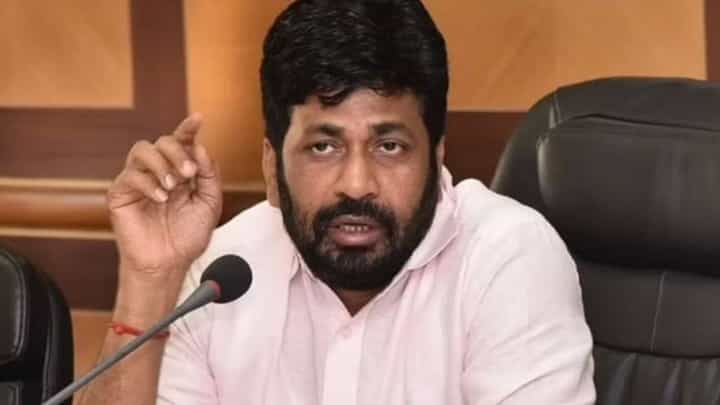 ‘विरोधी पक्ष नेता कधी सत्तेत जाऊन बसेल हे कधी सांगता येत नाही’; बच्चू कडू यांचं मोठं वक्तव्य ‘विरोधी पक्ष नेता कधी सत्तेत जाऊन बसेल हे कधी सांगता येत नाही’; बच्चू कडू यांचं मोठं वक्तव्य