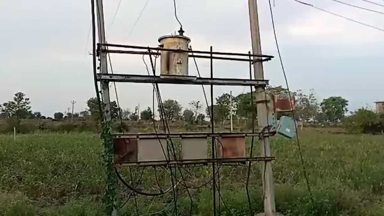 महावितरणच्या गलथान कारभाराचा कळस; 'या' गावकऱ्यांची महिनाभरापासून बत्ती गुल