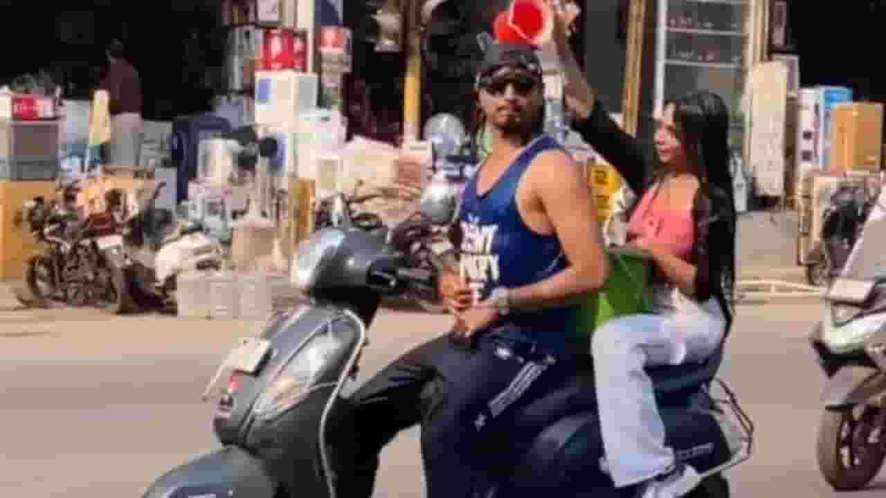 रिल्स बनवणं आलं अंगाशी ! चालत्या गाडीवर अंघोळ करणाऱ्या स्टारचा माफीनामा, म्हणाला...