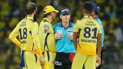 IPL 2023 CSK vs GT : महेंद्रसिंह धोनीने गुजरात विरुद्धच्या सामन्यात पंचांना असं अडकवलं चक्रव्युहात, पाहा त्या चार मिनिटात काय केलं?