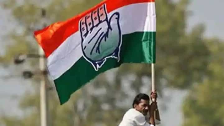 काल वडिलांचं निधन, चंद्रपूरातील काँग्रेसचे एकमेव खासदार यांची प्रकृती चिंताजनक काल वडिलांचं निधन, चंद्रपूरातील काँग्रेसचे एकमेव खासदार यांची प्रकृती चिंताजनक