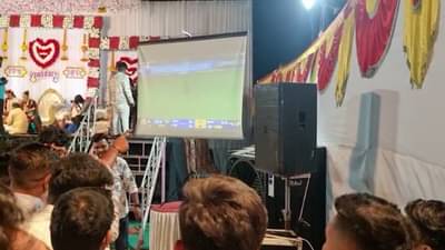 लग्न मंडपात ipl मॅचची स्क्रिन, मॅच पाहण्यासाठी वऱ्हाडीची मोठी गर्दी