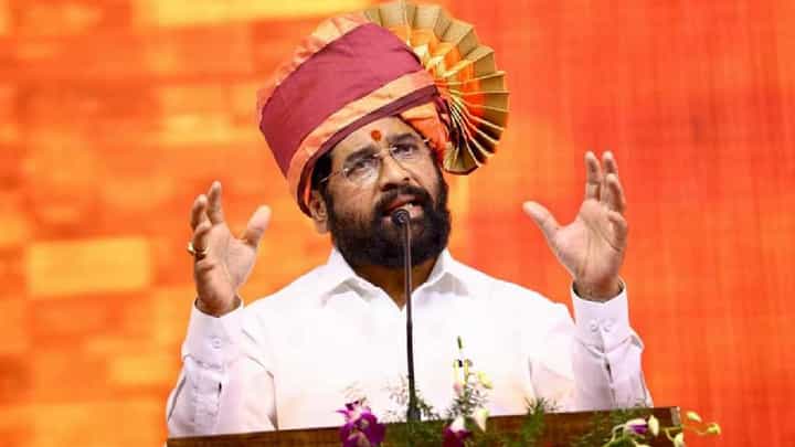 मुख्यमंत्र्यांच्या उपस्थितीत ठाकरे गटाच्या माजी नगरसेविकेनं घेतलं शिवसेनेचं धनुष्यबाण हाती मुख्यमंत्र्यांच्या उपस्थितीत ठाकरे गटाच्या माजी नगरसेविकेनं घेतलं शिवसेनेचं धनुष्यबाण हाती