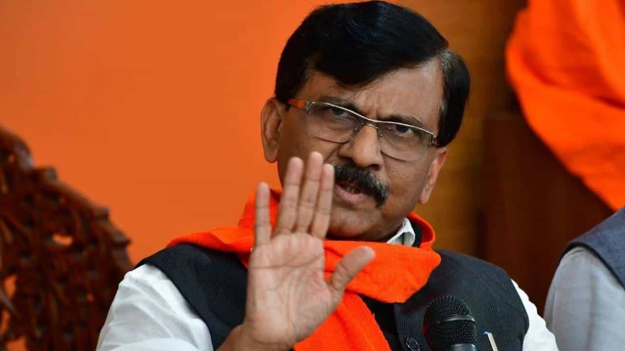 सामनाच्या अग्रलेखावरून शिवसेना मंत्र्याचा पलटवार, म्हणाला; राऊत यांनी लिहतं राहावं, पण...'' सामनाच्या अग्रलेखावरून शिवसेना मंत्र्याचा पलटवार, म्हणाला; राऊत यांनी लिहतं राहावं, पण...''