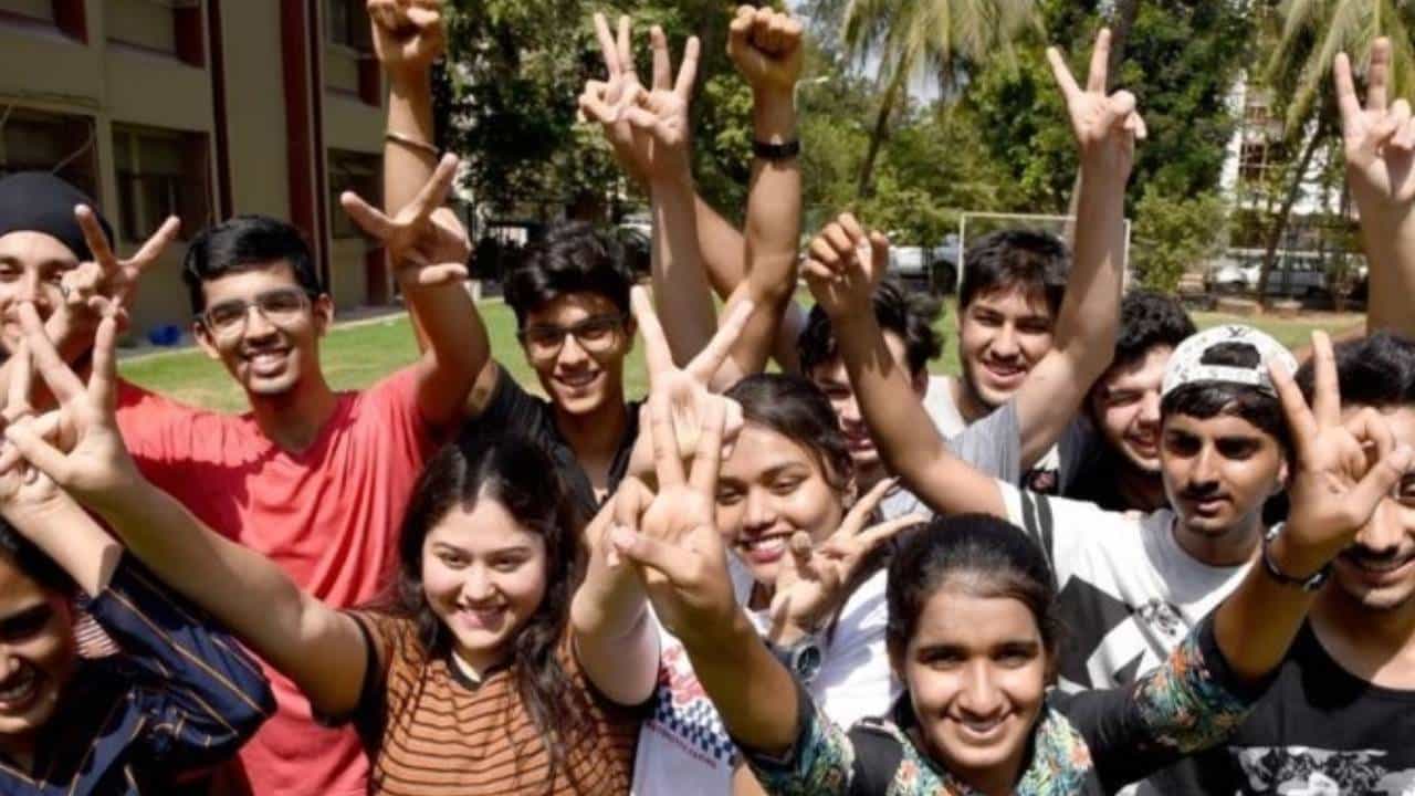 Maharashtra HSC Class 12 Results : बारावीत 96.01 टक्के निकालासह कोकण विभाग सरस; मुलींनी मारली बाजी Maharashtra HSC Class 12 Results : बारावीत 96.01 टक्के निकालासह कोकण विभाग सरस; मुलींनी मारली बाजी