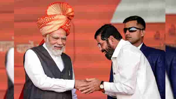 “निरोप समारंभासाठी मुख्यमंत्री एकनाथ शिंदे यांची दिल्ली वारी”, ठाकरे गटाचं टीकास्त्र