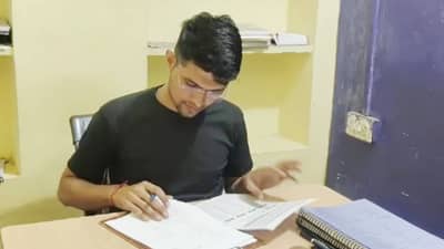 क्रिकेट कोणी सोडतं का? पण त्याने रणजी क्रिकेट सोडलं; यूपीएससीला बसला अन्...