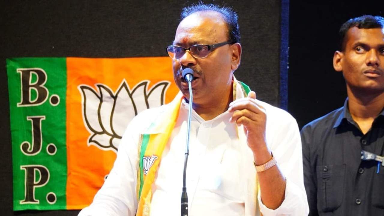 आषाढी वारी वारकऱ्यांना टोलवसुलीपासून दिलासा मिळणार?, चंद्रशेखर बावनकुळे यांनी लिहिले नितीन गडकरी यांना पत्र आषाढी वारी वारकऱ्यांना टोलवसुलीपासून दिलासा मिळणार?, चंद्रशेखर बावनकुळे यांनी लिहिले नितीन गडकरी यांना पत्र