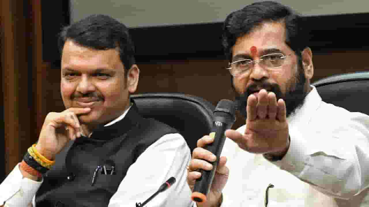 शिंदे गटाबाबत शिवसेना उद्धव ठाकरे गटाच्या नेत्याचं मोठं वक्तव्य, म्हणाला... 'भाजप त्यांना'