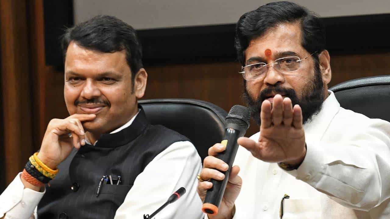शिंदे गटाबाबत शिवसेना उद्धव ठाकरे गटाच्या नेत्याचं मोठं वक्तव्य, म्हणाला... 'भाजप त्यांना' शिंदे गटाबाबत शिवसेना उद्धव ठाकरे गटाच्या नेत्याचं मोठं वक्तव्य, म्हणाला... 'भाजप त्यांना'