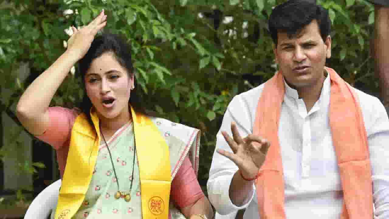 राणा दाम्पत्याने खुद्द के गिरेबान मे झाकं के देखना चाहिये, काँग्रेसच्या महिल्या नेत्याची टीका