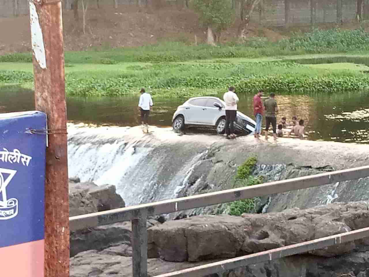 Video : पुणेकरानों असू करु नका, हा स्टंट जीवावर बेतणार