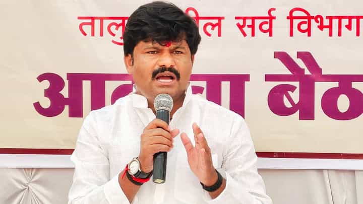 अजित पवार यांनी उपमुख्यमंत्री म्हणून शपथ घेतल्यावर कट्टर विरोधक गोपीचंद पडळकर म्हणतात... अजित पवार यांनी उपमुख्यमंत्री म्हणून शपथ घेतल्यावर कट्टर विरोधक गोपीचंद पडळकर म्हणतात...