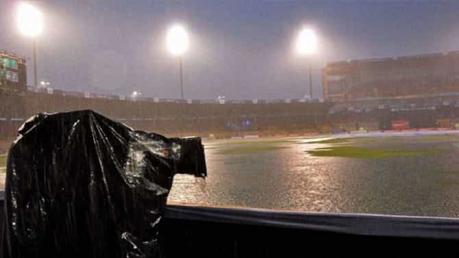 IPL Final Ahmedabad Weather | चेन्नई विरुद्ध गुजरात सामन्याआधी जोरदार पाऊस, आता काय होणार?