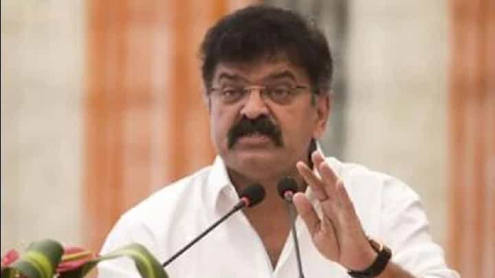 'मला माफ करा, मी अस्वस्थ आहे', असे ट्वीट करत जितेंद्र आव्हाड वाढदिवसाच्या दिवशी अज्ञातस्थळी अन् फोनही बंद 'मला माफ करा, मी अस्वस्थ आहे', असे ट्वीट करत जितेंद्र आव्हाड वाढदिवसाच्या दिवशी अज्ञातस्थळी अन् फोनही बंद