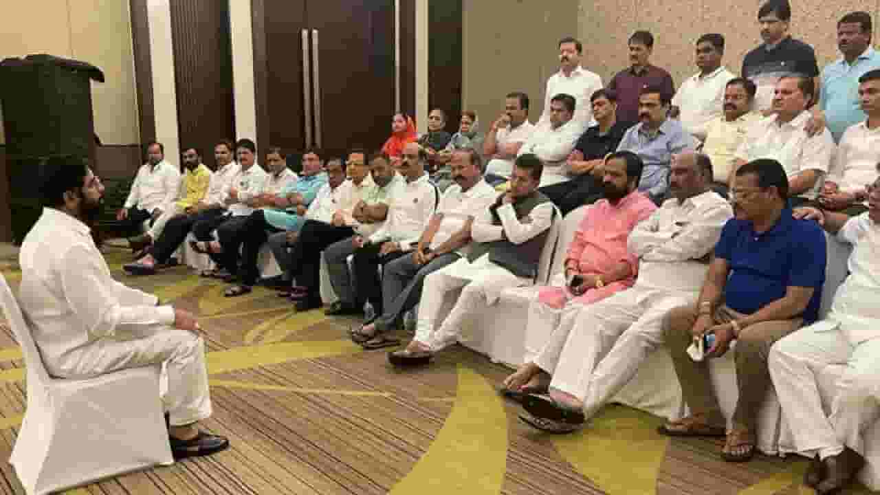 पुन्हा बंडाळीला सुरुवात? शिंदेंच्या आमदारांनी उद्धव ठाकरे यांच्याशी संपर्क साधला? पाहा काय म्हणाले विनायक राऊत...