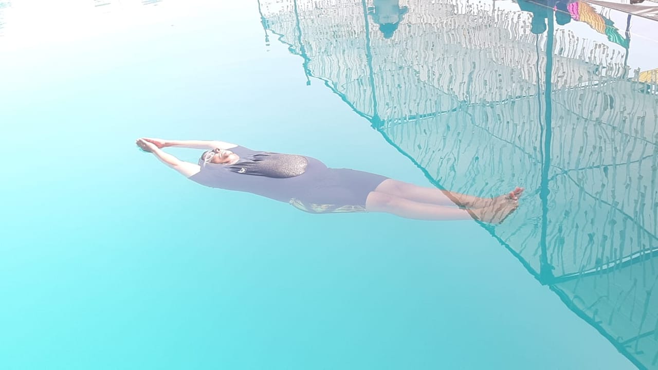 पोलिसाने केली कमाल, 22 मिनिटांत पाण्यावर केले 50 योगासन, विक्रमाची इंडिया बुक ऑफ रेकॉर्डमध्ये नोंद पोलिसाने केली कमाल, 22 मिनिटांत पाण्यावर केले 50 योगासन, विक्रमाची इंडिया बुक ऑफ रेकॉर्डमध्ये नोंद