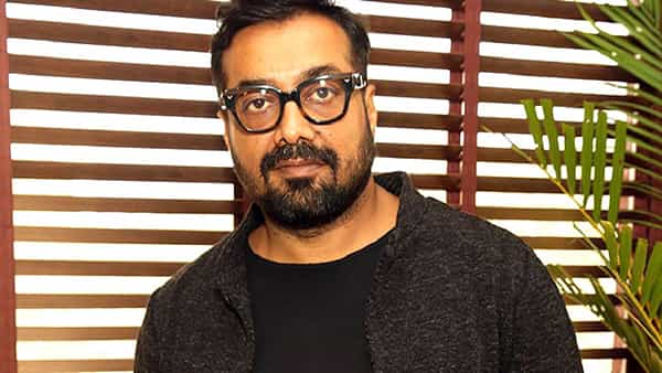 द केरळ स्टोरी हा चित्रपट गेल्या काही दिवसांपासून प्रचंड चर्चेत आहे. द केरळ स्टोरी चित्रपटाचे टीझर रिलीज झाल्यापासूनच मोठा वाद निर्माण झाला. सतत या चित्रपटाला मोठा विरोध केला जातोय.