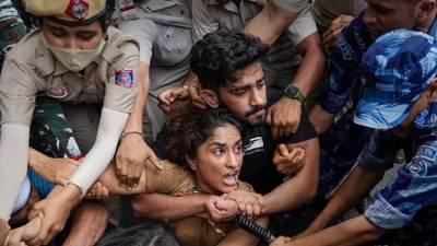 कुस्तीपटूंचे आंदोलन चिरडले; आंदोलनातील या खेळाडूंवरच FIR दाखल