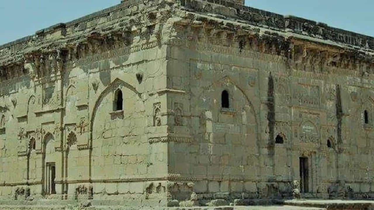 पुरातत्व खात्याच्या उदासीनतेचा कळस! छत्रपती शिवाजी महाराज यांच्या घराण्याशी संबंधीत व्यक्तिच्या समाधीची दयनीय अवस्था