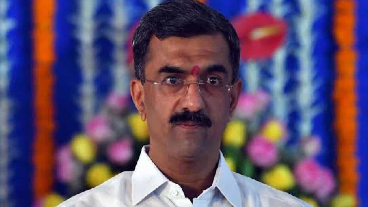 VIDEO | खासदार राऊत यांना शंभूराज देसाई यांचा अल्टीमेट, दिला असाही इशारा VIDEO | खासदार राऊत यांना शंभूराज देसाई यांचा अल्टीमेट, दिला असाही इशारा