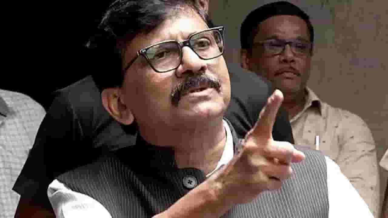 maharashtra politics : ‘शिंदे यांनी शिवसेना फोडली नाही, त्यांच्यात ताकद नव्हती, ती फोडली...’ ; राऊत यांचा कोणावर घणाघात?