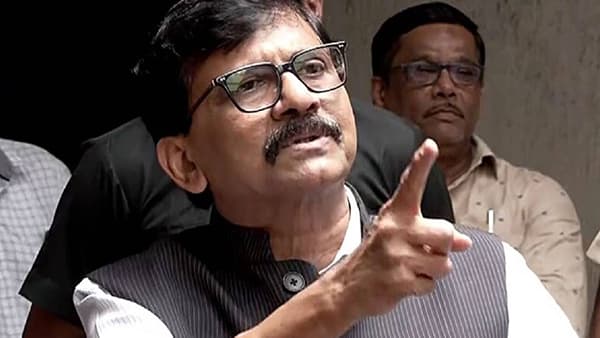 maharashtra politics : ‘शिंदे यांनी शिवसेना फोडली नाही, त्यांच्यात ताकद नव्हती, ती फोडली…’ ; राऊत यांचा कोणावर घणाघात?