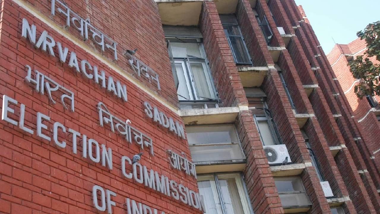 BIG BREAKING | देशात मुदतपूर्व लोकसभा निवडणुकीच्या हालचाली? पडद्यामागे घडामोडी वाढल्या BIG BREAKING | देशात मुदतपूर्व लोकसभा निवडणुकीच्या हालचाली? पडद्यामागे घडामोडी वाढल्या