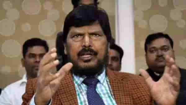 मनसे अध्यक्ष राज ठाकरे महायुतीत सामील होणार? रामदास आठवले स्पष्टच म्हणाले…