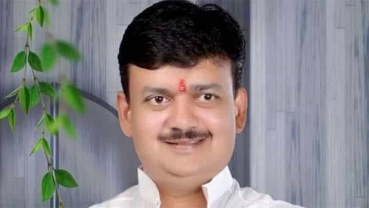 वडिलांच्या मृत्यूनंतर चार दिवसांनीच घेतला अखेरचा श्वास, काँग्रेस खासदार बाळू धानोरकर यांचं निधन; 'या' आजारानं होते त्रस्त वडिलांच्या मृत्यूनंतर चार दिवसांनीच घेतला अखेरचा श्वास, काँग्रेस खासदार बाळू धानोरकर यांचं निधन; 'या' आजारानं होते त्रस्त