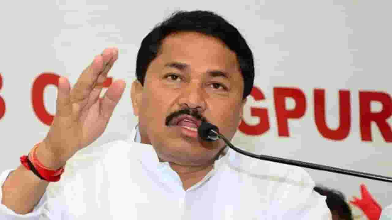 VIDEO | ‘गुन्हेगार, दंगेखोर, बलात्कारी यांच्यावर कारवाई करताना फडणवीसांच्या हाताला लकवा मारतो का?!’ काँग्रेस नेत्याचा हल्लाबोल