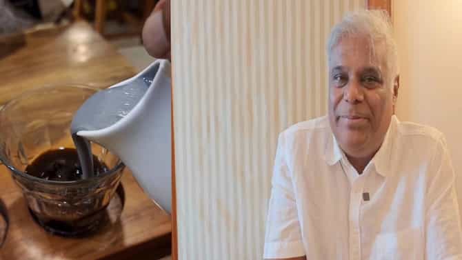 दुसऱ्या लग्नानंतर आशिष विद्यार्थी पीत आहेत ब्लॅक मिल्क कॉफी, फॅन्सना पडलाय वेगळाच प्रश्न...