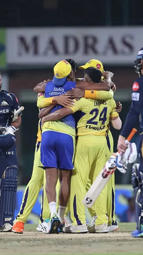 आयपीएल स्पर्धेत गुजरात टायटन्स आणि चेन्नई सुपर किंग्स अंतिम फेरीत पोहोचले आहेत. पण ही स्पर्धा सुरु होण्यापूर्वी फ्रेंचाईसीनी आपल्या संघात चांगले खेळाडू सहभागी करण्यासाठी मोठी बोली लावली. मात्र विदेशी खेळाडू संघासाठी त्रासदायक ठरले. (IPL Photo)