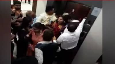 लग्नघटिका जवळ येत असताना नववधू लिफ्टमध्ये अडकली अन्…