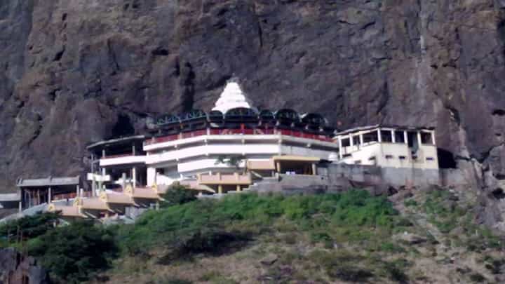 ''हिजाबला समर्थन अन् ड्रेस कोड विरोध करणाऱ्यांची वेगळी जमात उघडी पडली'' भाजपचा विरोधकांवर हल्लाबोल ''हिजाबला समर्थन अन् ड्रेस कोड विरोध करणाऱ्यांची वेगळी जमात उघडी पडली'' भाजपचा विरोधकांवर हल्लाबोल