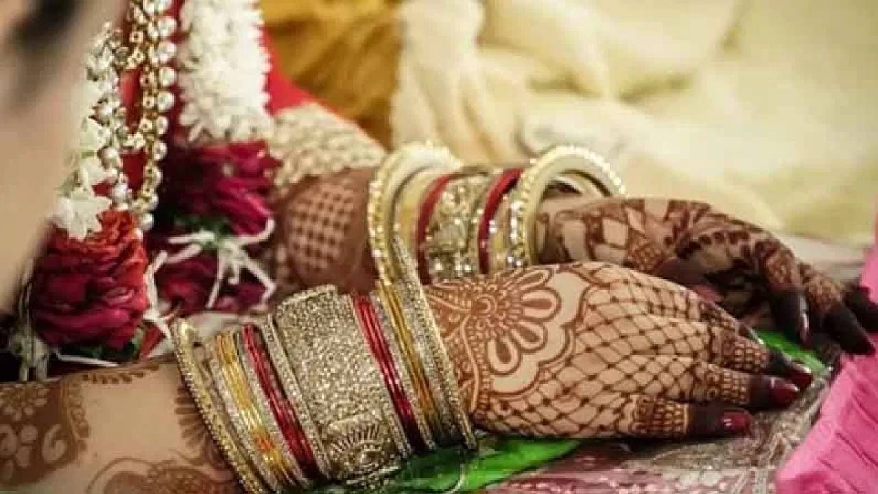 मुहूर्त टळून जात होता, नवरी मंडपातच नव्हती; 'त्या' 20 मिनिटात असं काय घडलं? मुहूर्त टळून जात होता, नवरी मंडपातच नव्हती; 'त्या' 20 मिनिटात असं काय घडलं?