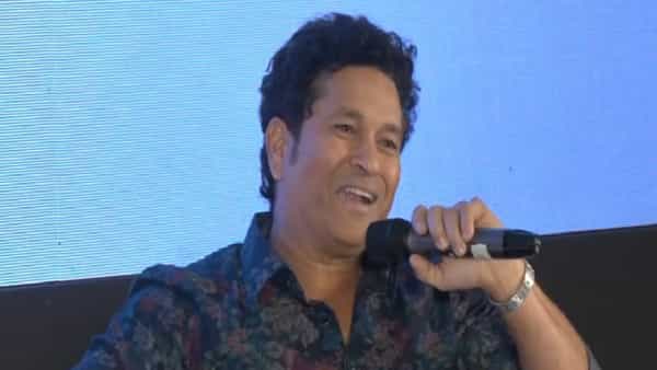 महान क्रिकेटपटू सचिन तेंडुलकरची राज्याच्या स्वच्छ मुख अभियानासाठी महाराष्ट्राचा ‘स्माइल अॅम्बेसेडर’ म्हणून नियुक्ती करण्यात आली आहे.
