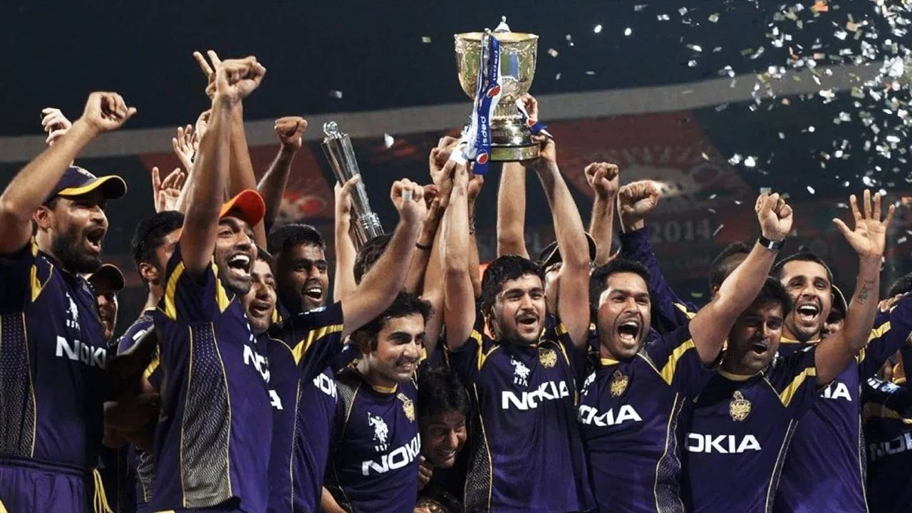 मुंबई इंडियन्स आणि चेन्नई सुपर किंग्स व्यतिरिक्त, कोलकाता नाईट रायडर्स संघाने आयपीएलच्या इतिहासात सर्वाधिक वेळा ट्रॉफी जिंकली आहे. ते देखील गौतम गंभीरच्या नेतृत्वाखाली..