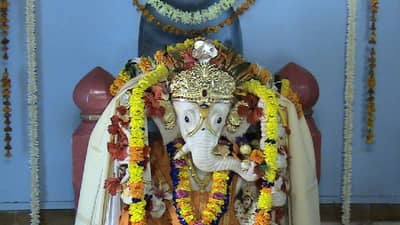 Budhwar Upay : बुधवारी केलेल्या या पाच उपायांनी मिळेल गणरायाचा आशीर्वाद, संकटे होतील दूर