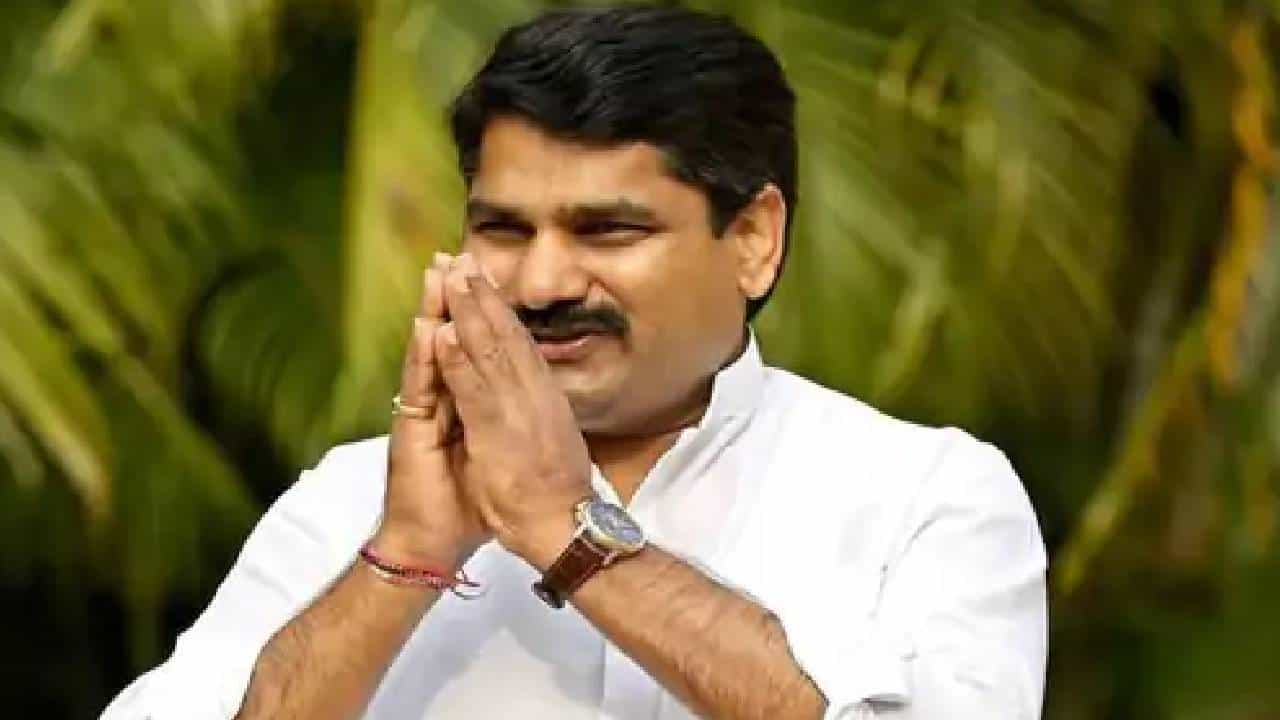 'कोल्हापूरमध्ये काही ना काही घडणार?' काँग्रेस आमदार सतेज पाटील यांनी कसली व्यक्त केली भीती? 'कोल्हापूरमध्ये काही ना काही घडणार?' काँग्रेस आमदार सतेज पाटील यांनी कसली व्यक्त केली भीती?