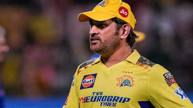 MS धोनीवर स्पॉट फिक्सिंगचा आरोप करणाऱ्या IPS अधिकाऱ्याला मोठा झटका, पाहा नेमकं काय झालं?
