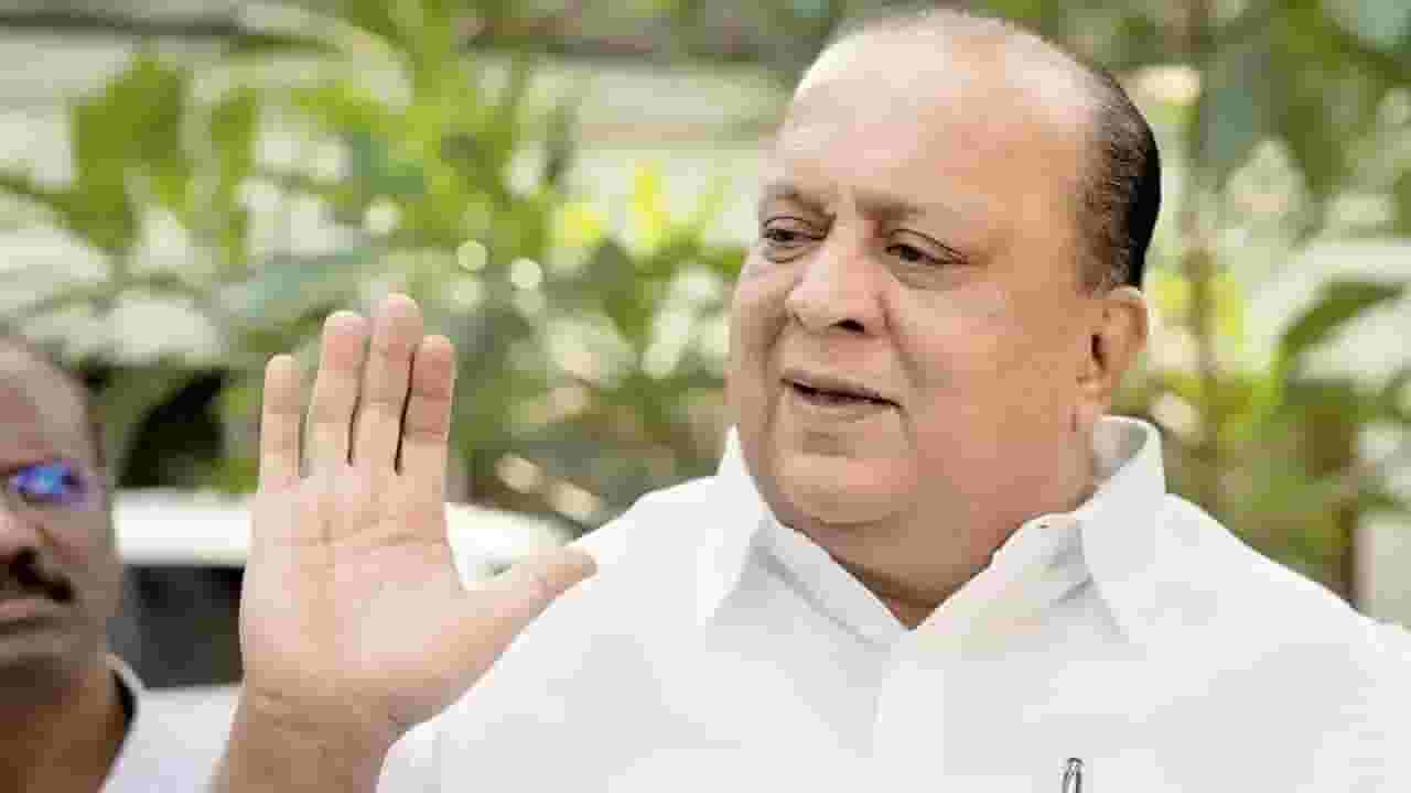 VIDEO : ‘आक्षेपार्ह स्टेटसवरून हसन मुश्रीफ याचं मोठं वक्तव्य; म्हणाले, ‘...हे कोल्हापूर पोलीसाचं’