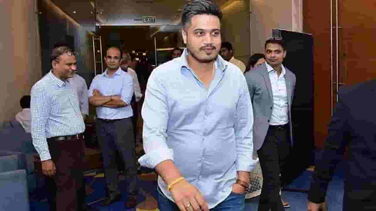 रोहित पवार यांना दिलासा, बारामती अॅग्रो लिमिटेडवरील कारवाईला तात्पुरती स्थगिती, सुनावणी 11 सप्टेंबरला रोहित पवार यांना दिलासा, बारामती अॅग्रो लिमिटेडवरील कारवाईला तात्पुरती स्थगिती, सुनावणी 11 सप्टेंबरला